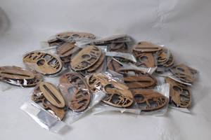lot 92 image: Lot of 20 Wooden Hunting Themed Light Switch Covers