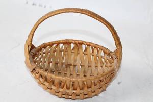lot 127 image: Handcrafted Small Woven Basket with Handle