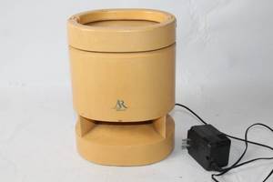 lot 143 image: Vintage AR Acoustic Research Model Powered Speaker