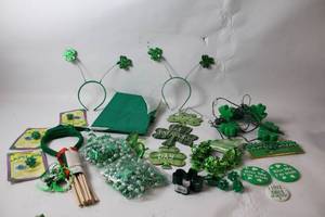 lot 163 image: St. Patricks Day Accessories and Decorations Set