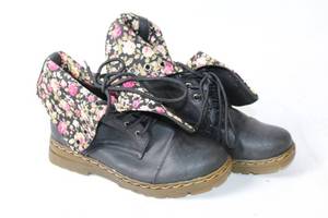 lot 177 image: Floral-Collar Black Leather Boots