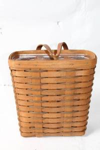 lot 198 image: Longaberger Woven Picnic Basket with Handles - 1989