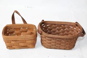 lot 199 image: Set of 2 Longaberger Baskets - 1989 Handwoven Collectibles