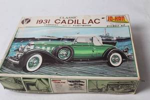 lot 211 image: Jo-Han 1931 Cadillac Cabriolet Model Kit