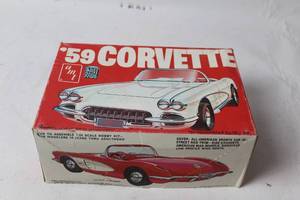 lot 216 image: 1959 Chevrolet Corvette 125 Scale Model Kit - Unassembled