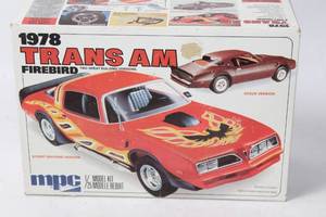 lot 217 image: 1978 Trans Am Firebird 125 Scale Model Kit by MPC