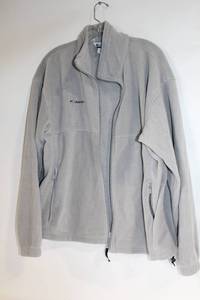 lot 242 image: Columbia Mens XL Fleece Jacket in Light Gray