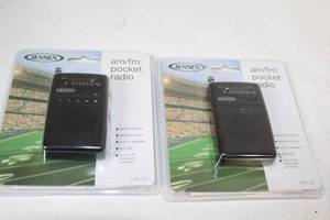 lot 268 image: Pair of Jensen MR-80 AMFM Pocket Radios