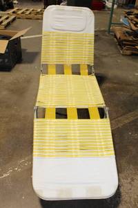 lot 287 image: Vintage Yellow and White Outdoor Chaise Lounge Chair