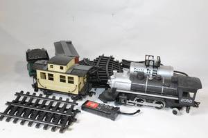 lot A-290 image: Santa Fe Radio Control Train Set with Tracks and Accessories