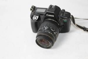 lot A-306 image: Canon EOS 650 Film Camera with Tamron 28-70mm Lens