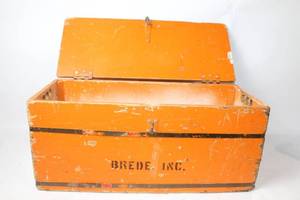 lot 358 image: Vintage Wooden Shipping Crate with Brede Inc. and Sign Hangers Markings