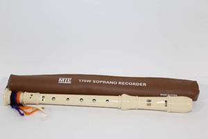 lot 369 image: ME 175W Soprano Recorder with Carrying Pouch