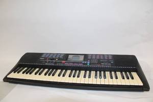 lot 390 image: Yamaha PSR-220 Electronic Keyboard with MIDI