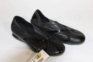 lot 434 image: Pair of Black Quilted Womens Slip-On Shoes
