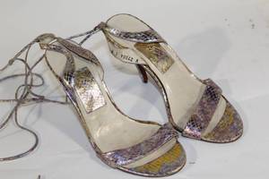 lot 440 image: Johannicdol Strappy Heeled Sandals Size 6M