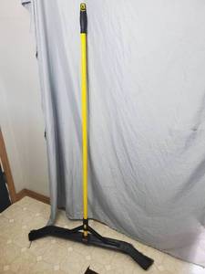 lot 123 image: New Rubbermaid Maximizer Commercial Broom