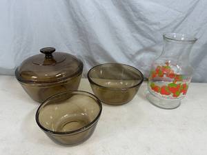lot 29 image: Vintage Anchor Glass Nesting Mixing Bowls & Strawberry Shortcake Glass Pitcher