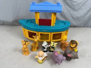 lot 31 image: Little People Noahs Ark with Animals