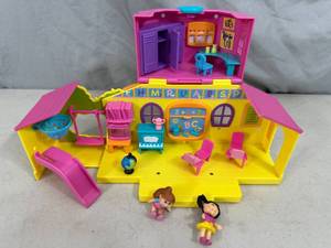 lot 32 image: Cabbage Patch Kids Little Sprouts Playset