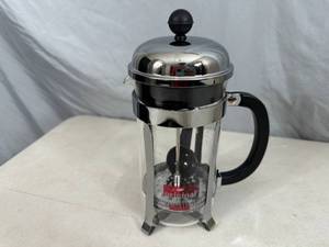 lot 113 image: New Bodum French Coffee  Tea Press with Scoop