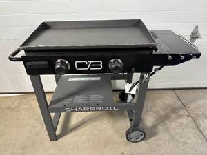 New Charbroil 28 inch Performance Griddle 2 -Burner Liquid propane Flat Top Grill