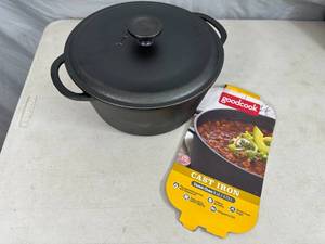 lot 151 image: New 5 Quart Cast Iron Dutch Oven