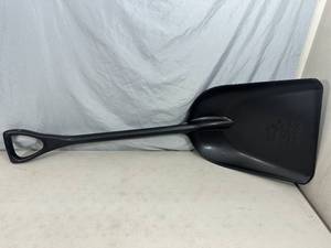 lot 162 image: Brand New Bully Tools Poly Scoop Shovel