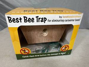 lot 184 image: New Carpenter Bee  Wasp Trap