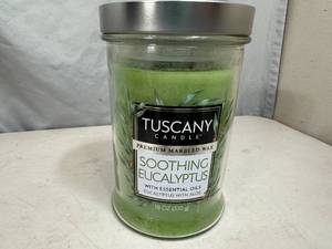 lot 204 image: New 18 oz Tuscany Premium Candle with Essential Oils