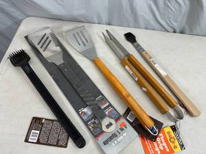lot 205 image: New BBQ  Grilling Tools