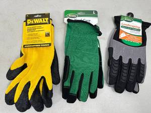 lot 213 image: New Dewalt and Scotts Brand Work Gloves  Gardening Gloves
