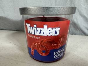 lot 274 image: New Twizzlers Strawberry Licorice Candle - 3 Wick