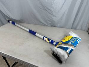 lot 289 image: New Telescoping Flow Through Hose Wash Brush