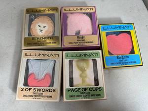 lot 292 image: 4 New Tarot Card Themed Bath Bombs