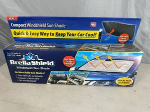 lot 317 image: New Brella Shield Windshield Sunshade