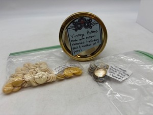 lot 49 image: Collection of Vintage Buttons - Shell, Mother of Pearl, and More