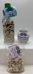 lot 51 image: Collection of Decorative Vintage Buttons in Various Materials and Colors