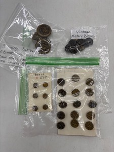 lot 53 image: Collection of Vintage Military and Brass Buttons