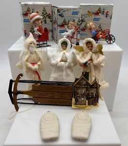 lot 58 image: Christmas Ornaments including Enesco Country Cousins