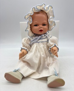 lot 72 image: Vintage Uneeda Purty Baby Doll with White Dress and Bonnet