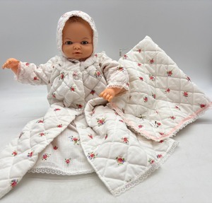 lot 92 image: Vintage Baby Doll Miss Peep with Quilted Floral Outfit and Blanket
