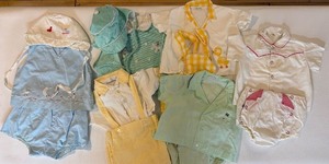 lot 165 image: Collection of Vintage Baby Clothing with Hats