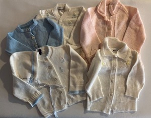 lot 250 image: Set of 5 Vintage Acrylic Baby Cardigans