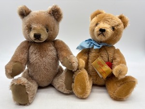 lot 114 image: Vintage 1970s Steiff and Hermann Original Teddy Bears Set