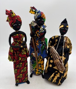 lot 118 image: Set of 3 Handcrafted African Cloth Dolls in Traditional Attire