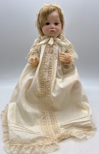lot 177 image: Vintage Porcelain Baby Doll in Lace Dress - SFBJ Paris 252
