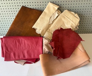 lot 185 image: Mixed Lot of Assorted Leather Scraps