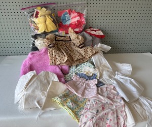 lot 203 image: Vintage Collection of Doll Clothes, Patterns and Accessories