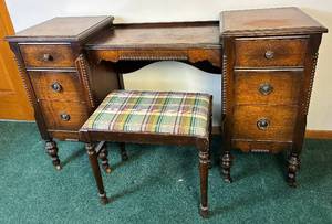 lot 42 image: Antique 6 Drawer Vanity with Chair